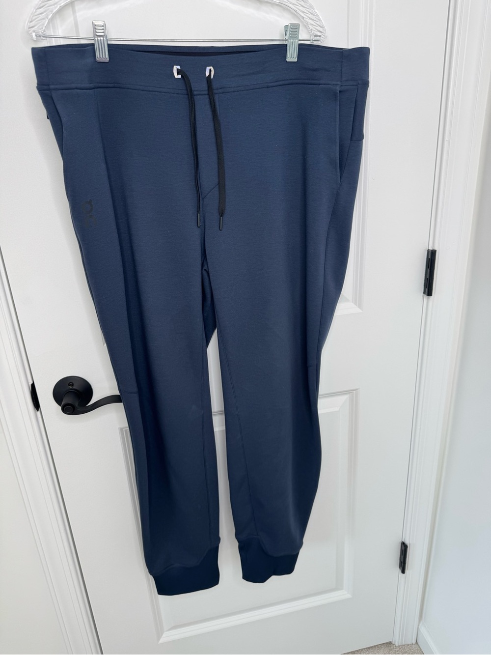 On Running Men's Navy Blue Jogger Sweatpants xl